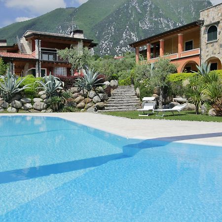 Residence "Borgo Le Torri" Toscolano Maderno Dış mekan fotoğraf