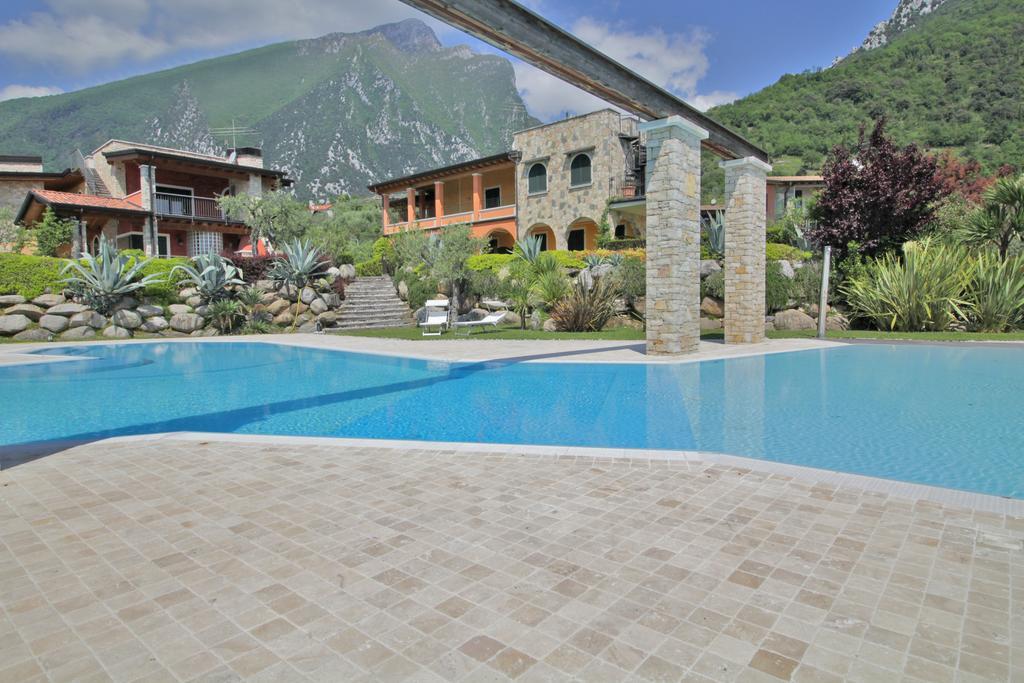 Residence "Borgo Le Torri" Toscolano Maderno Dış mekan fotoğraf